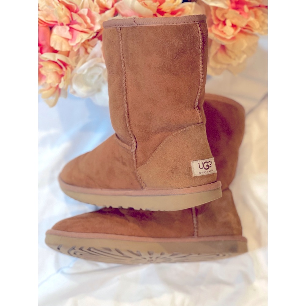 Women’s chestnut Ugg size 8